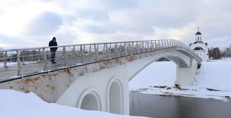 Мост пошел ржавчиной