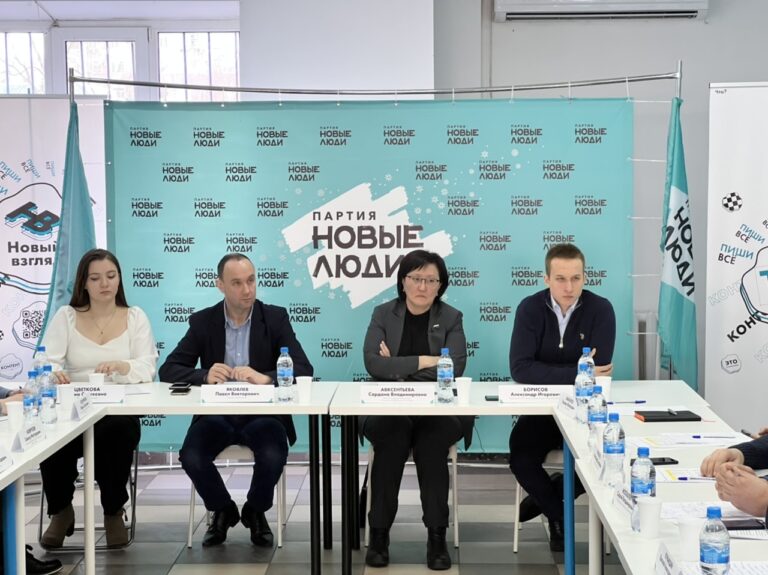 Чиновников под контроль