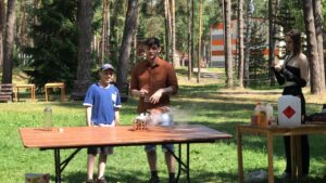 Деньги превыше детей