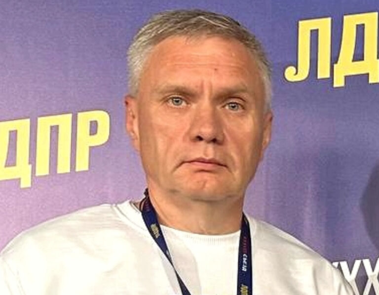 Карпуха учится лизать